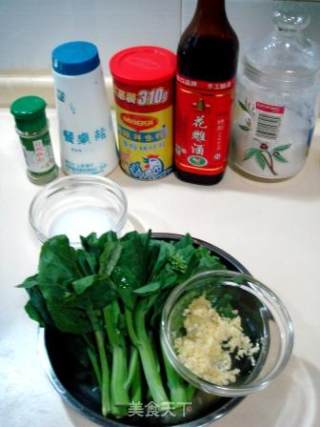 蒜蓉炒芥兰的做法步骤：1