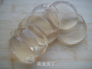 [夏日小凉菜]－－蒜蓉冻粉的做法步骤：1