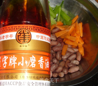 【夏日小凉菜】西芹花生的做法步骤：8