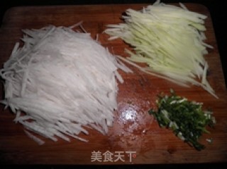 萝卜拌笕兰丝的做法步骤：2