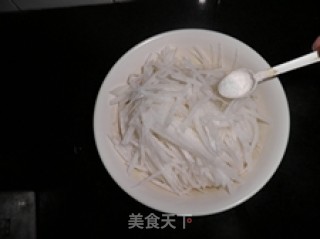 萝卜拌笕兰丝的做法步骤：3