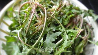 [夏日小凉菜]-----麻酱蒲公英的做法步骤：1