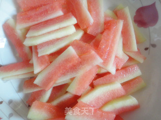 【夏日小凉菜】---凉拌西瓜皮的做法步骤：3