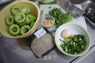 鲮鱼肉酿凉瓜的做法步骤：2