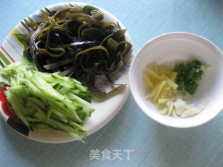 黄瓜拌海带丝的做法步骤：1