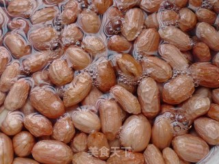 水煮花生米的做法步骤：1