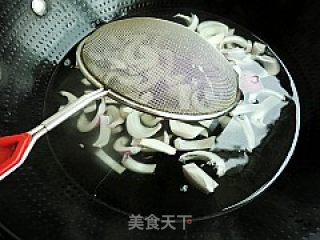 【夏日小凉菜】---洋葱拌木耳的做法步骤：4