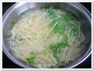 凉拌酸辣土豆丝的做法步骤：4