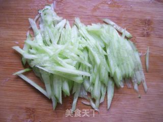 【夏日小凉菜】凉拌金针菇的做法步骤：3