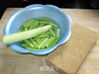 【夏日小凉菜】凉拌豆干的做法步骤：1