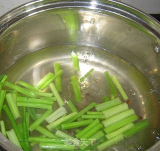【夏日小凉菜】凉拌豆干的做法步骤：4