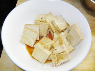 【夏日小凉菜】凉拌豆干的做法步骤：5