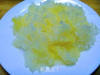 【夏日小凉菜】---凉拌银耳的做法步骤：3