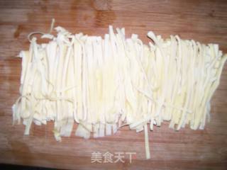【夏日小凉菜】凉拌豆皮的做法步骤：2