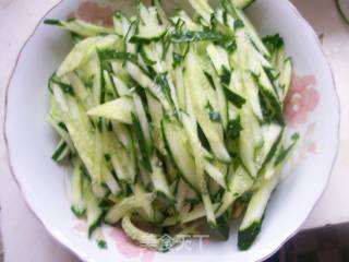 【夏日小凉菜】凉拌豆皮的做法步骤：4
