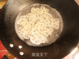 【夏日小凉菜】---凉拌蜜汁藕片的做法步骤：2