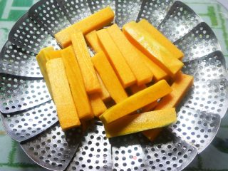[夏日小凉菜]--酸奶南瓜条的做法步骤：2