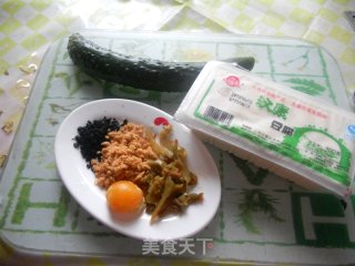 [夏日小凉菜]-黄瓜酿豆腐的做法步骤：1