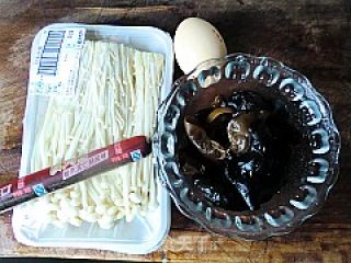 【夏日小凉菜】---金针木耳拌火腿的做法步骤：1