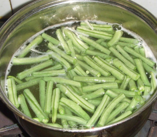 【夏日小凉菜】麻汁豇豆角的做法步骤：2