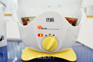 银耳莲子汤的做法步骤：3