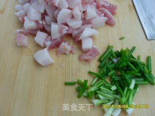 家常葱花油渣饼的做法步骤：2
