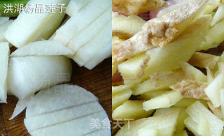 洪湖杨晶莲子自家厨房家常菜----黄骨鱼煮蒿草的做法步骤：3