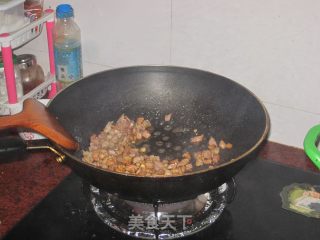 肉粒酱烧土豆块的做法步骤：3