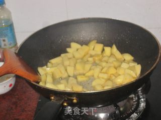 肉粒酱烧土豆块的做法步骤：5