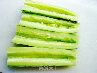 【夏日小凉菜】青瓜拌海蜇的做法步骤：2