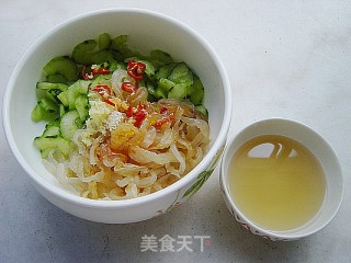 【夏日小凉菜】青瓜拌海蜇的做法步骤：6