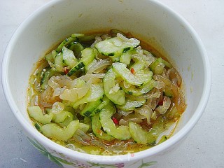 【夏日小凉菜】青瓜拌海蜇的做法步骤：7