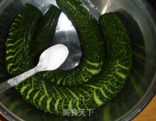 【夏日小凉菜】蓑衣黄瓜的做法步骤：5