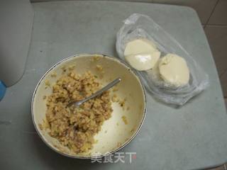 土豆鲜肉煎饺的做法步骤：1