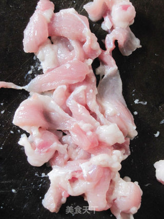 [我爱我的家]豆青焖肉的做法步骤：1