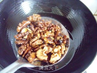 自制健康益智的小零食为考生们加油—琥珀核桃的做法步骤：5