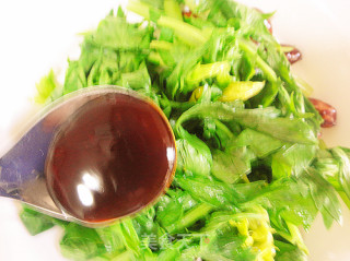 【夏日小凉菜】---蜜汁拌芹叶儿的做法步骤：6