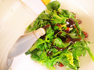 【夏日小凉菜】---蜜汁拌芹叶儿的做法步骤：7
