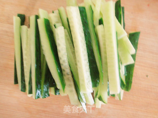 【夏日小凉菜】---甜汁辣瓜条儿的做法步骤：2