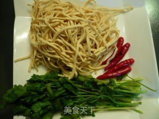 最简单的拌菜---拌豆腐丝的做法步骤：1