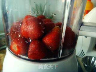 送给孩他爸的--草莓慕斯的做法步骤：9