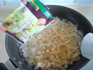 青菜火腿鸡蛋面的做法步骤：5
