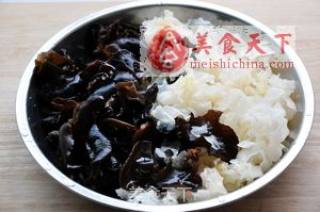 夏日减肥排毒不能错过的一道美容凉菜——【脆双耳】的做法步骤：1
