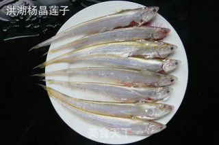 清煎毛花鱼  细嫩鲜滑 酥脆爽口的做法步骤：1