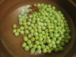 [夏日小凉菜]蒜薹拌豆的做法步骤：3