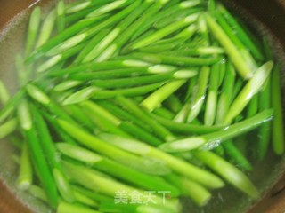 [夏日小凉菜]蒜薹拌豆的做法步骤：6