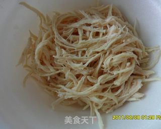 凉拌鸡丝（下饭又开胃）的做法步骤：2
