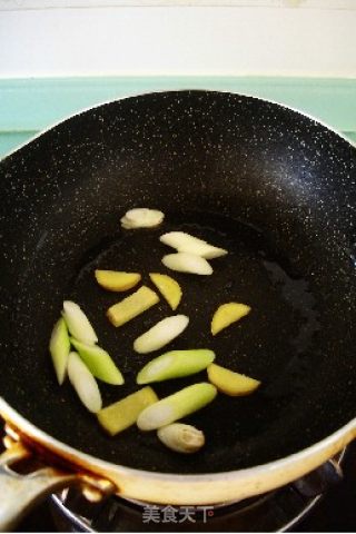 黄瓜炒油条的做法步骤：4