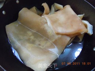 【夏日小凉菜】晶莹剔透猪皮冻的做法步骤：2