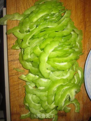 【夏日小凉菜】拌苦瓜的做法步骤：1